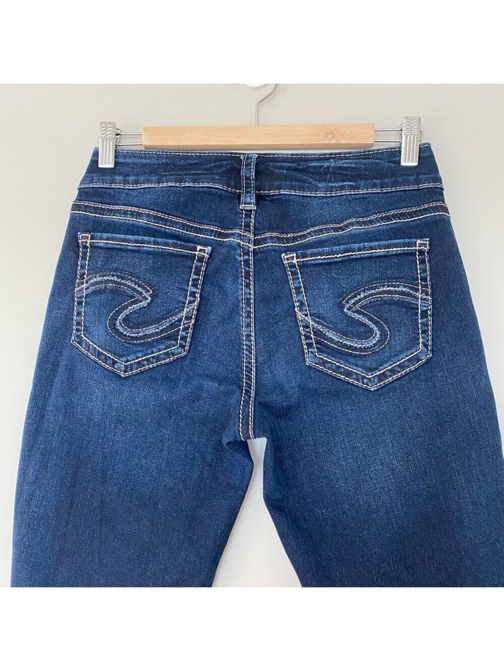 Silver Suki Straight Jeans Sz 28x32 Dark Wash Thick Stitching